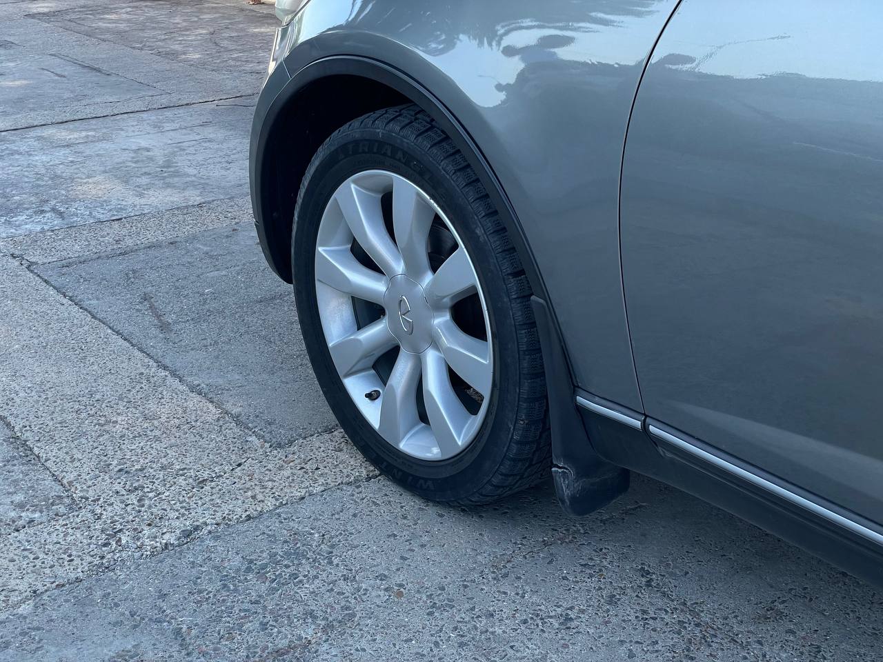 Infiniti FX35