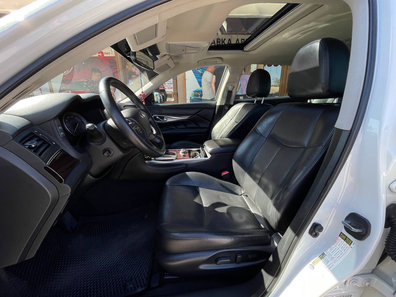 Infiniti Q70 Long