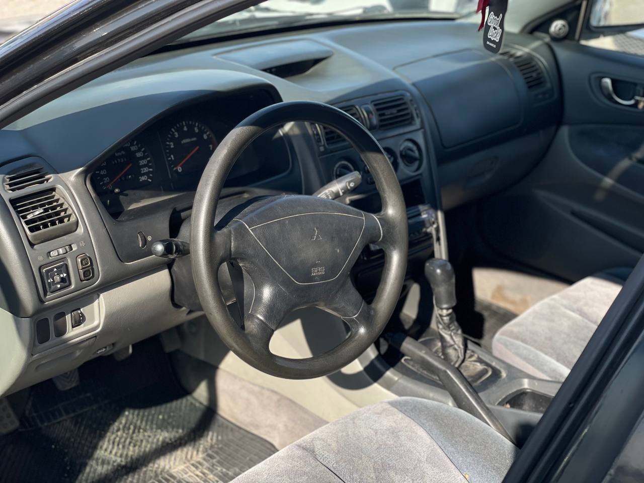 Mitsubishi Galant