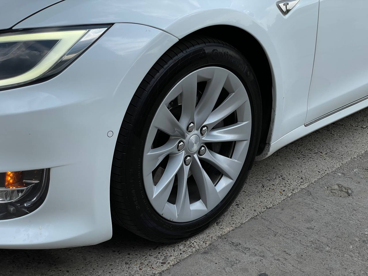 Tesla Model S 75D
