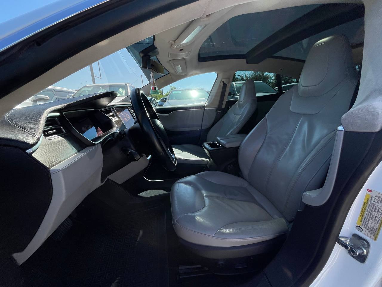 Tesla Model S 85