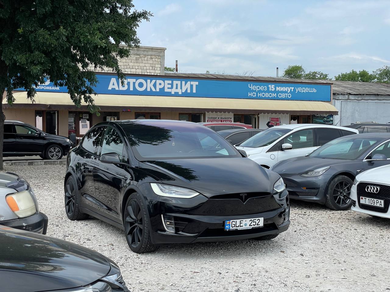 Tesla Model X 75D