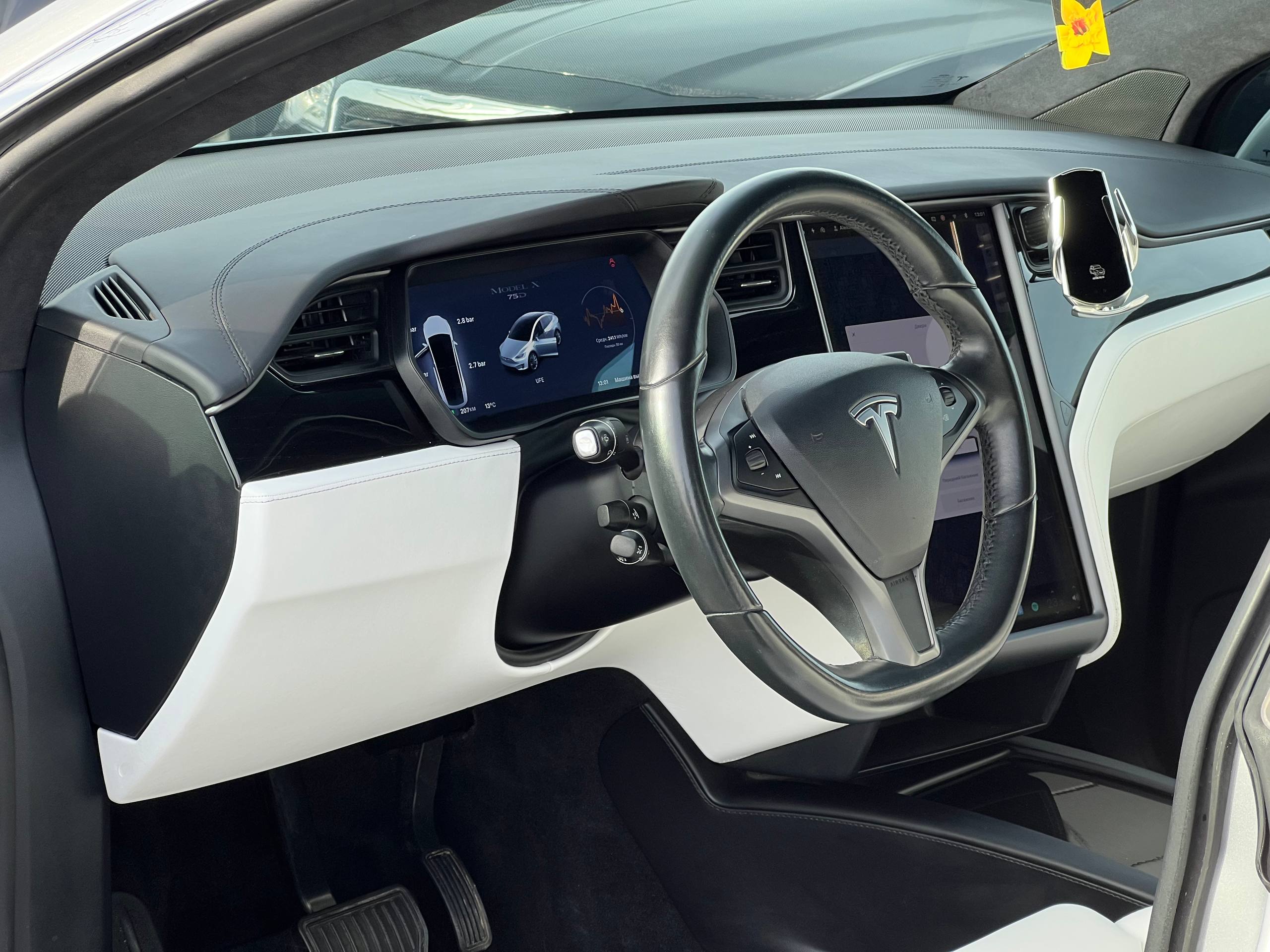 Tesla Model X 75D