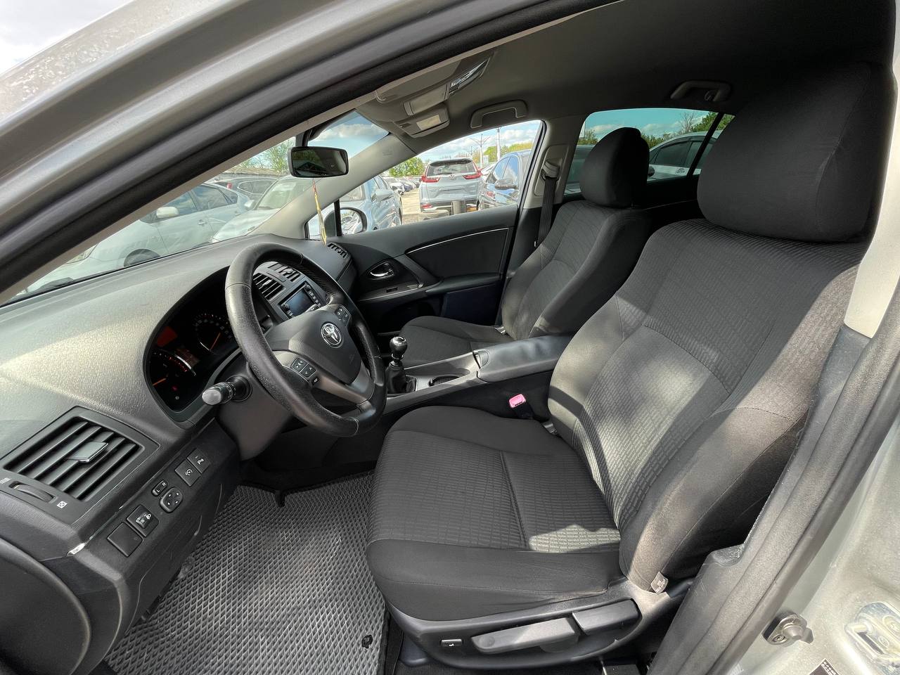 Toyota Avensis T27
