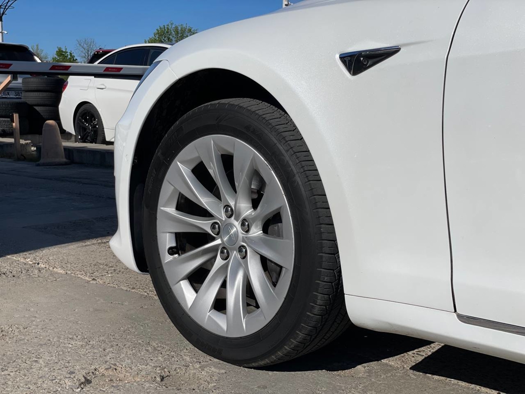 Tesla Model S 75D