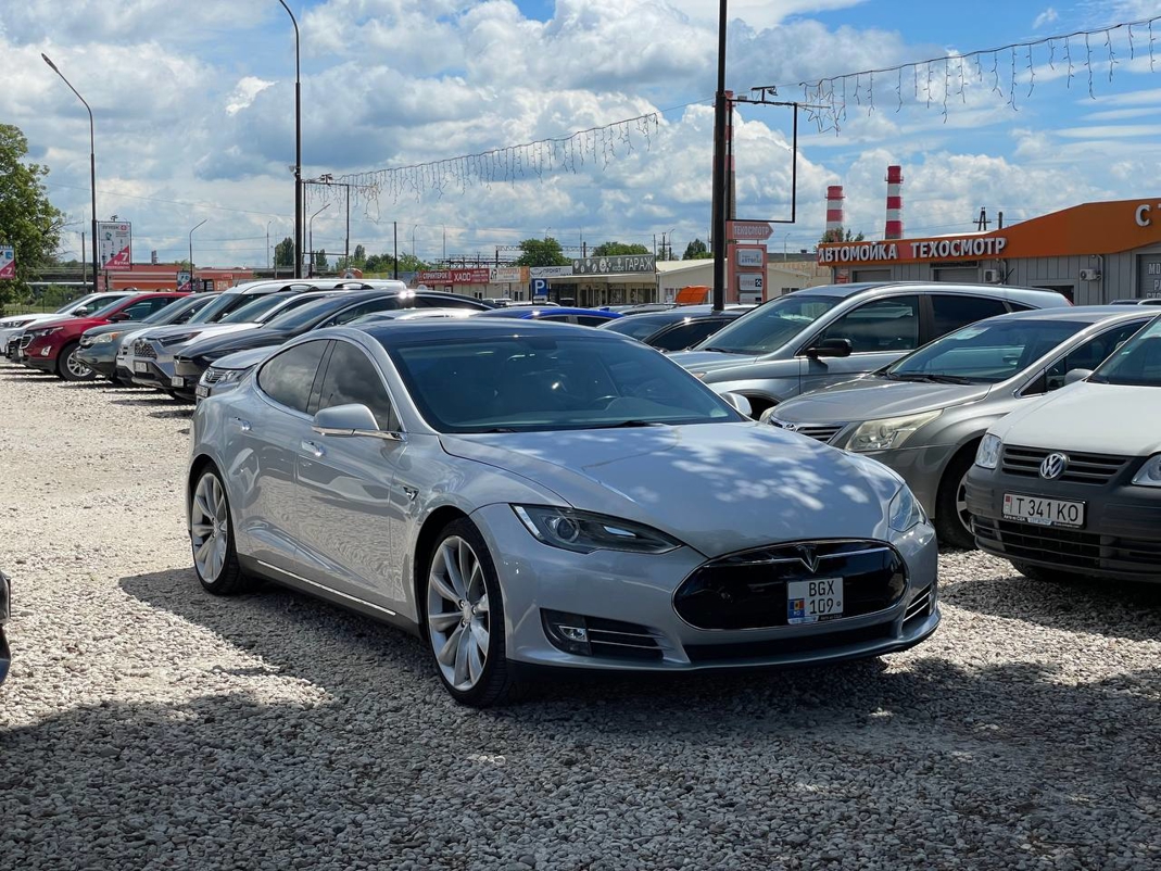 Tesla Model S Signature