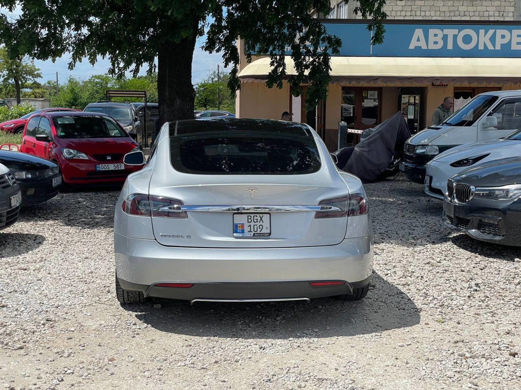 Tesla Model S Signature