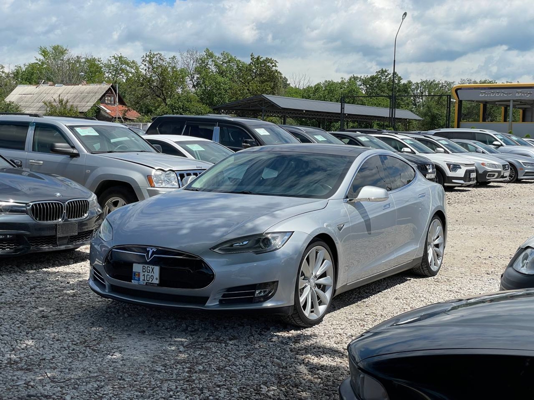 Tesla Model S Signature