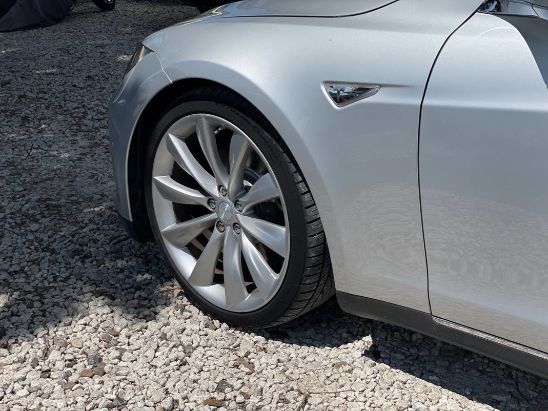 Tesla Model S Signature