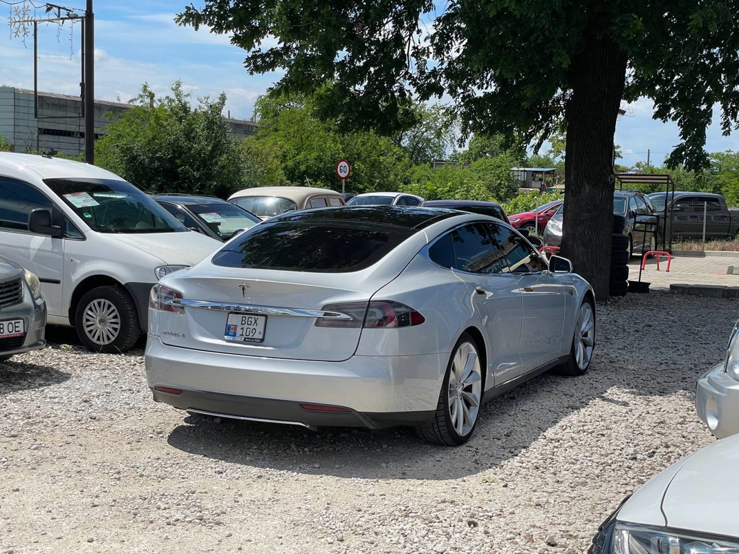 Tesla Model S Signature