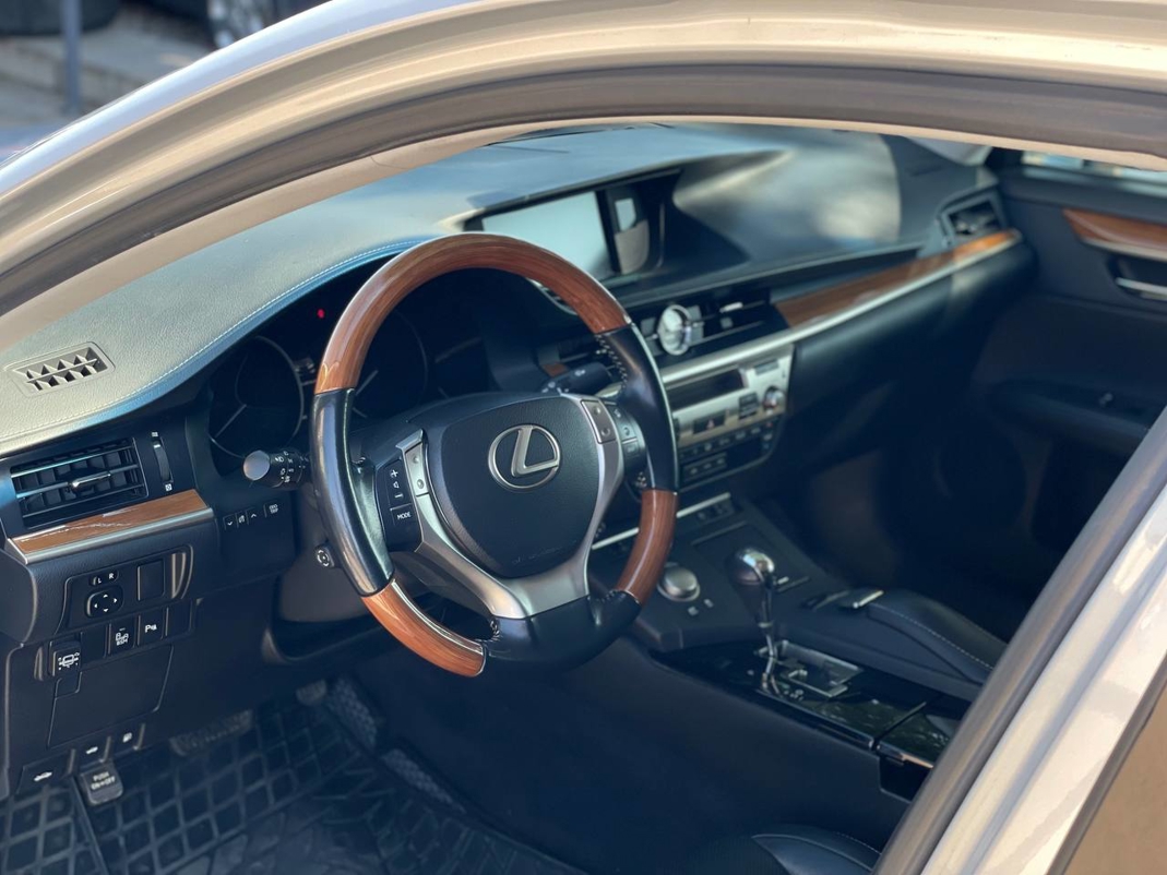 Lexus ES300h