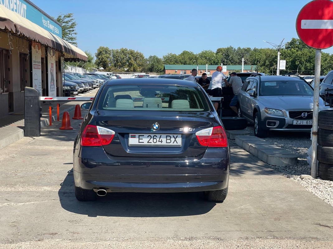 BMW E90 320i