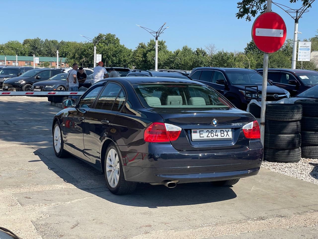 BMW E90 320i
