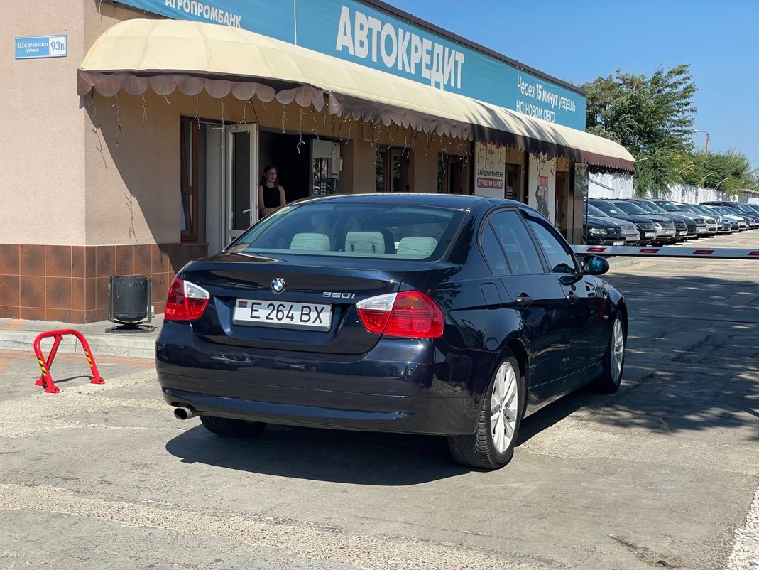 BMW E90 320i