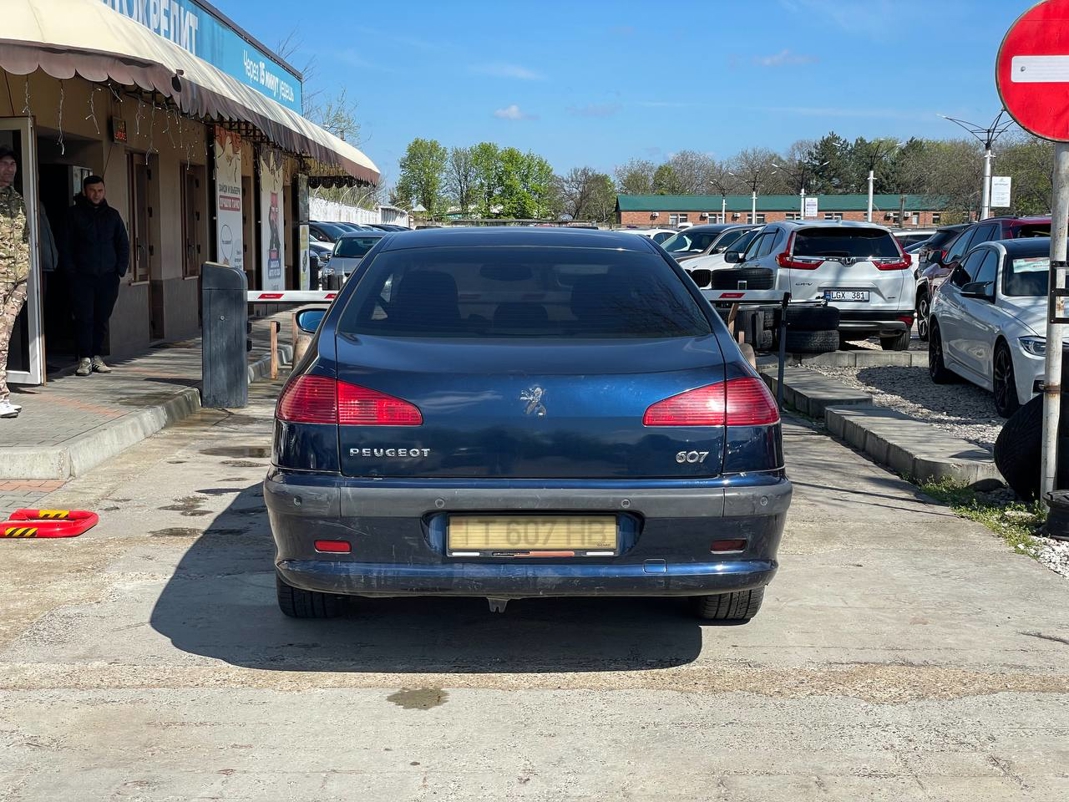 Peugeot 607