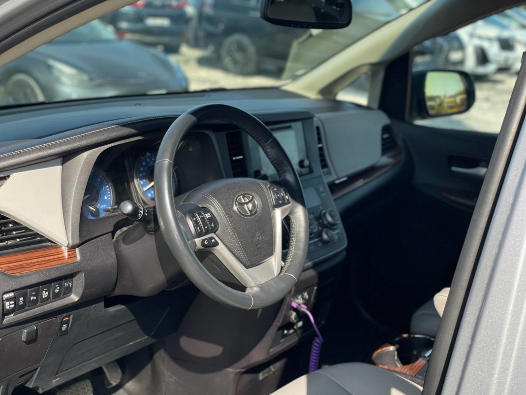 Toyota Sienna