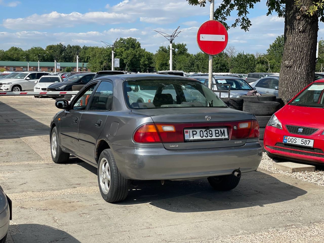 Mazda 323