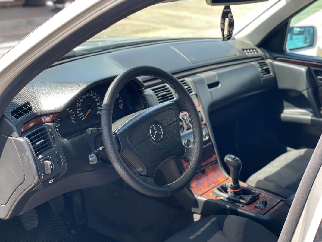 Mercedes Benz W210 E240