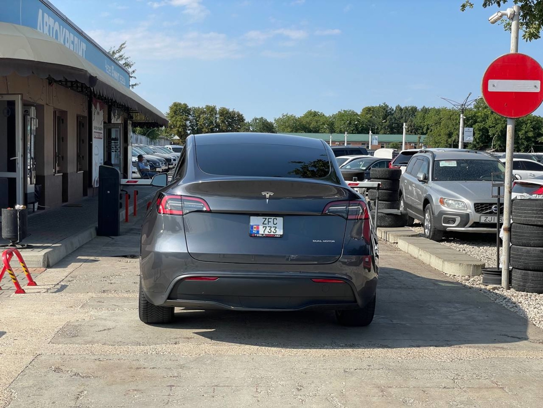 Tesla Model Y Long Range Dual Motor
