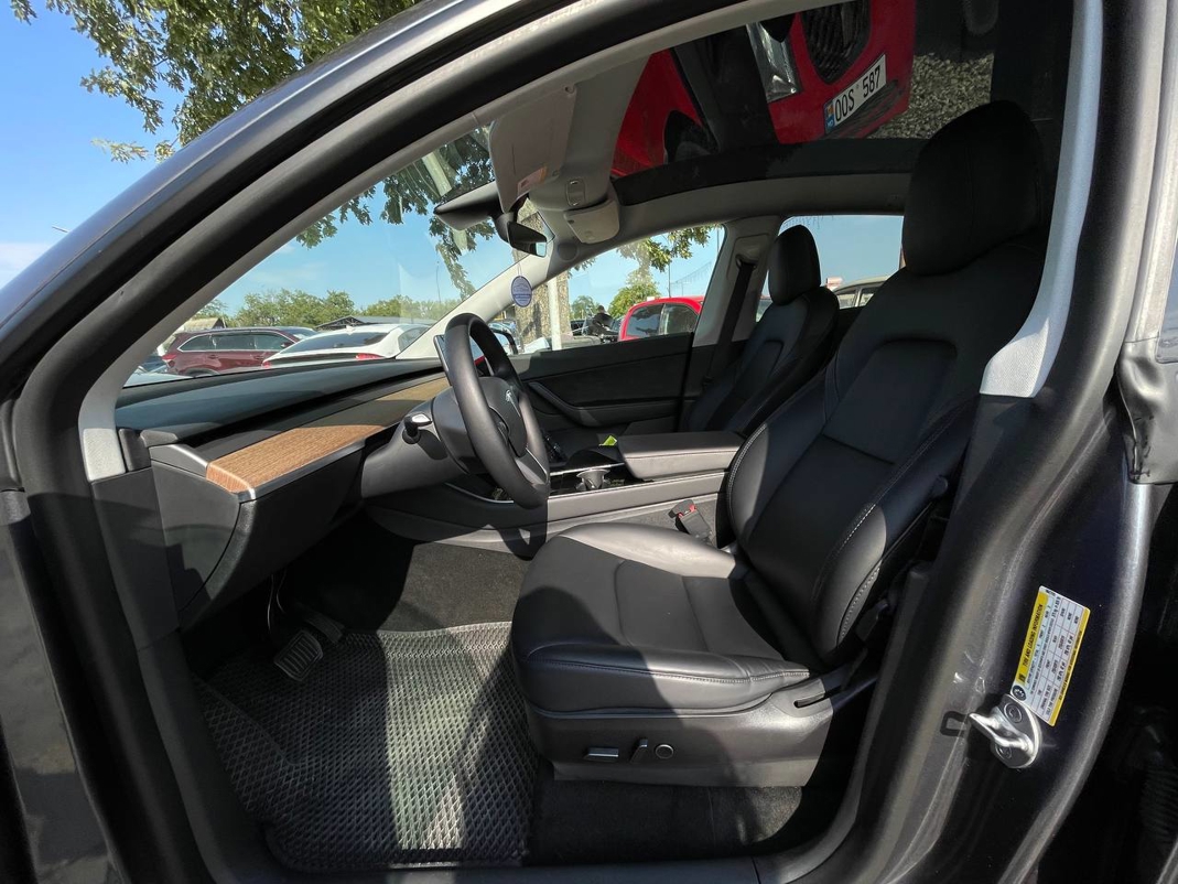 Tesla Model Y Long Range Dual Motor