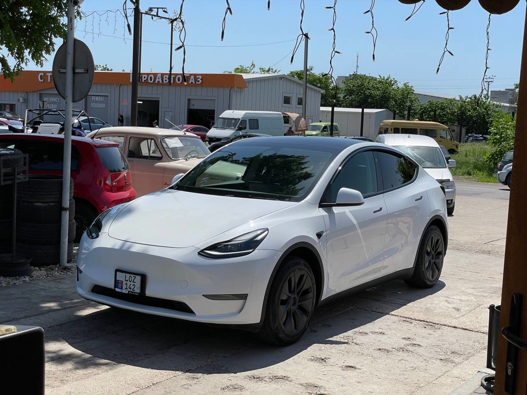 Tesla Model Y Long Range