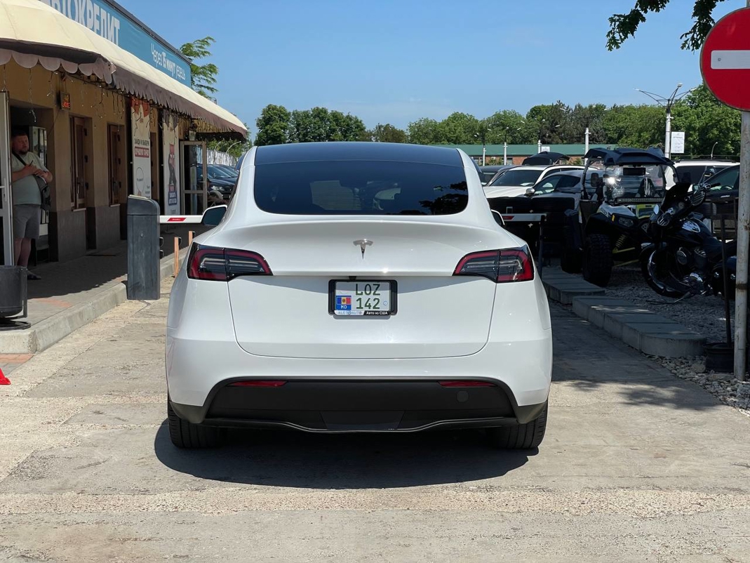 Tesla Model Y Long Range