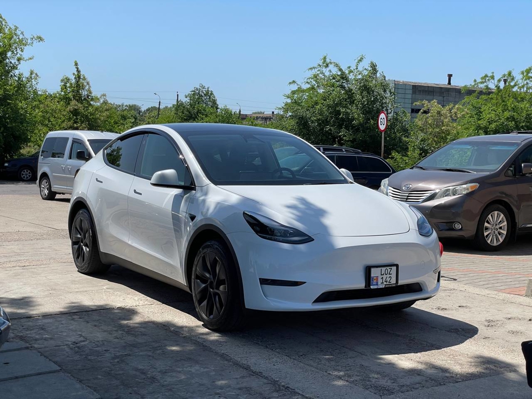 Tesla Model Y Long Range