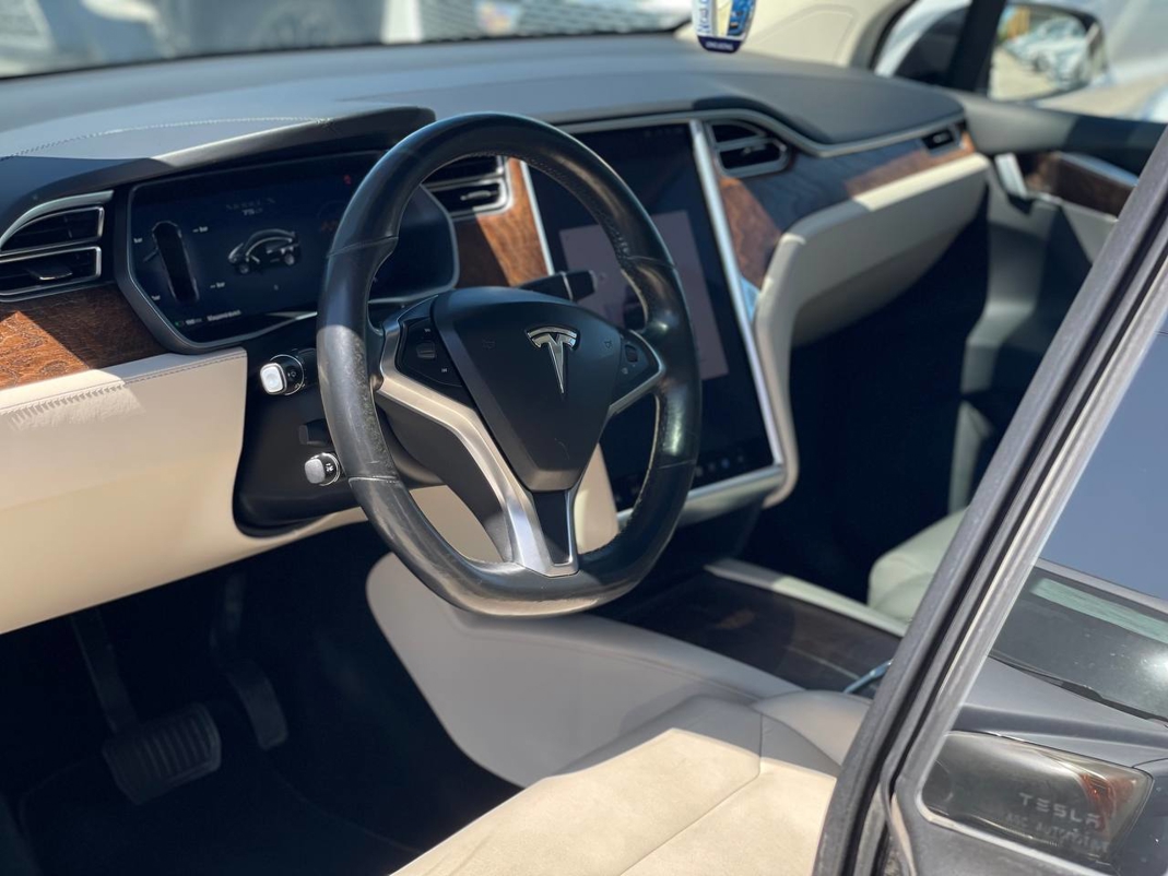 Tesla Model X 75D