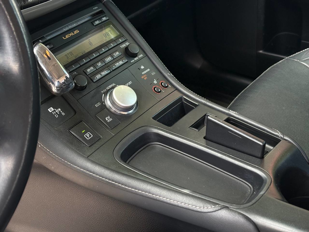 Lexus CT200h