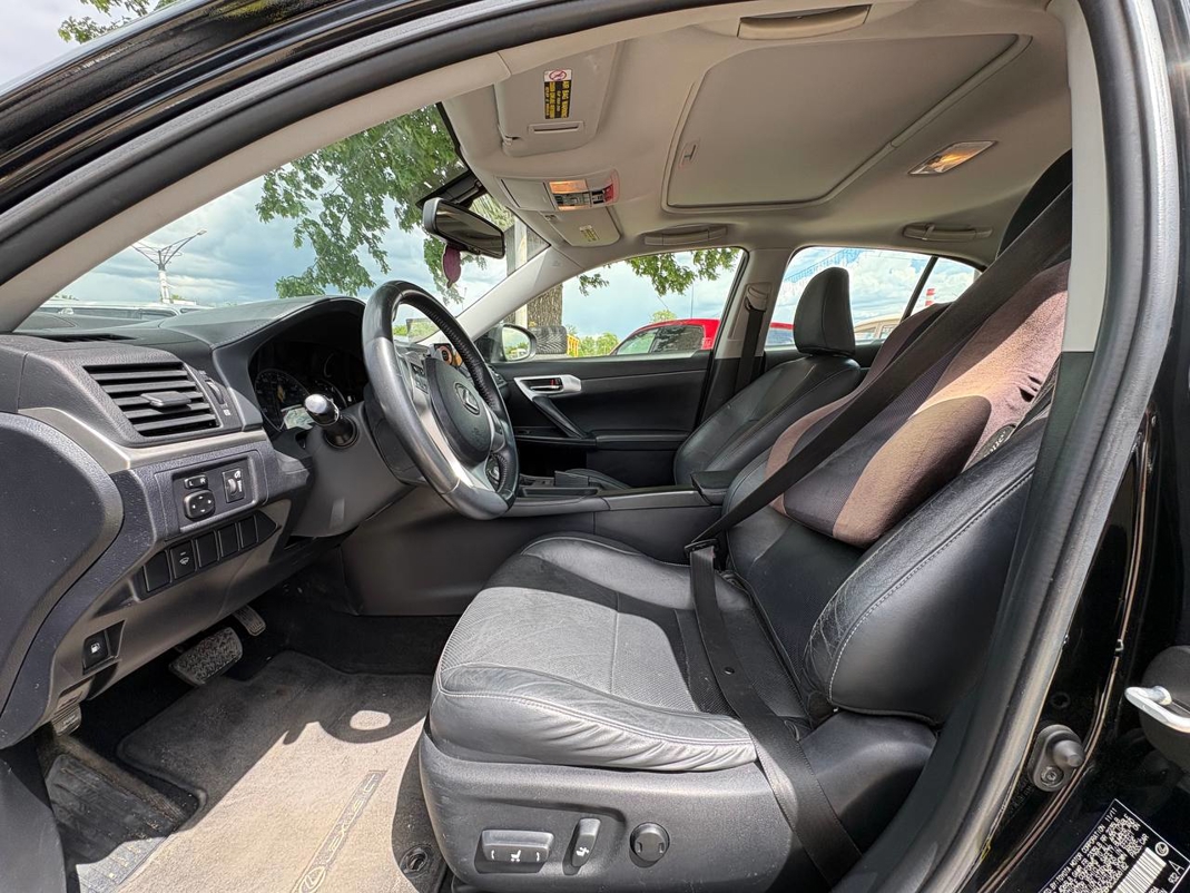 Lexus CT200h