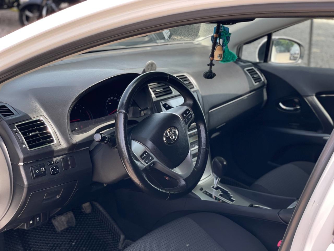 Toyota Avensis T27