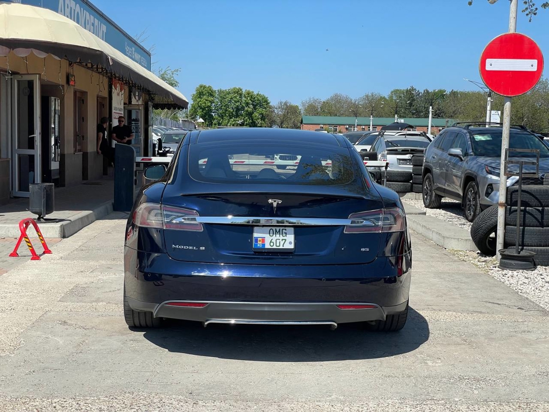 Tesla Model S P85+