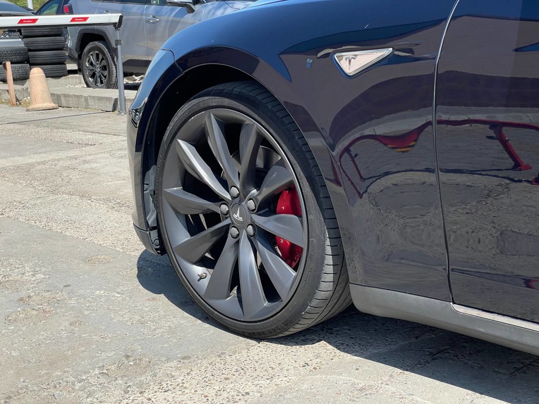 Tesla Model S P85+