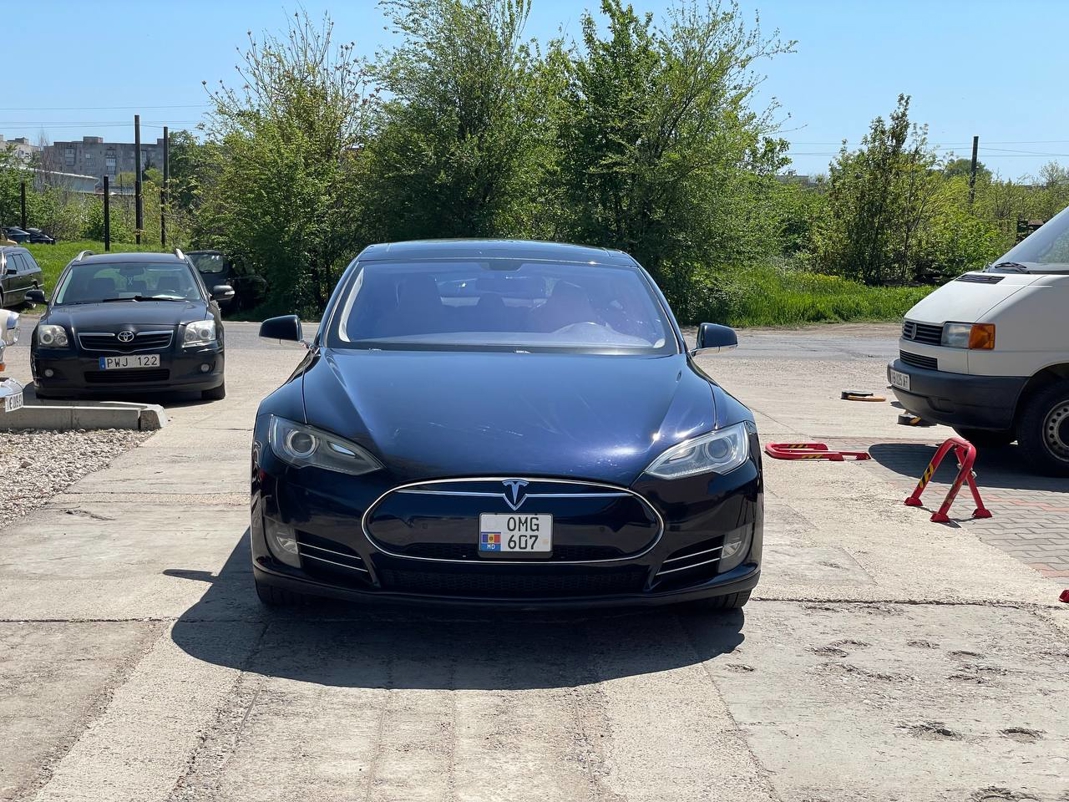 Tesla Model S P85+