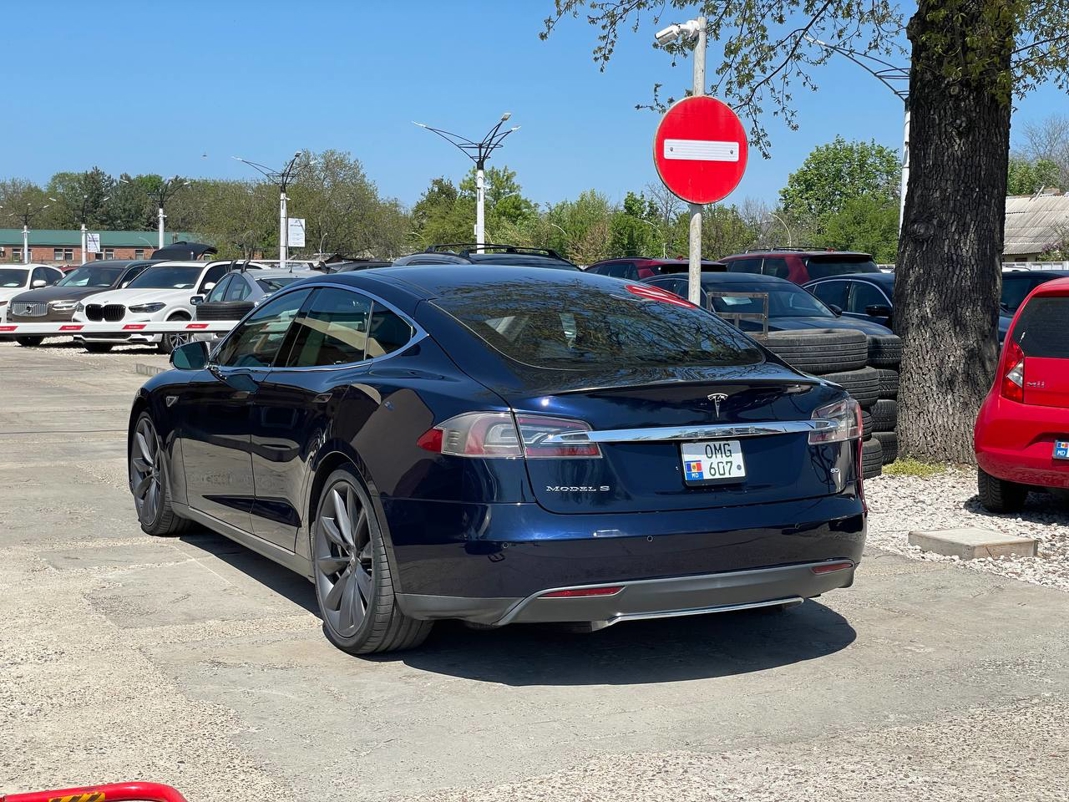 Tesla Model S P85+