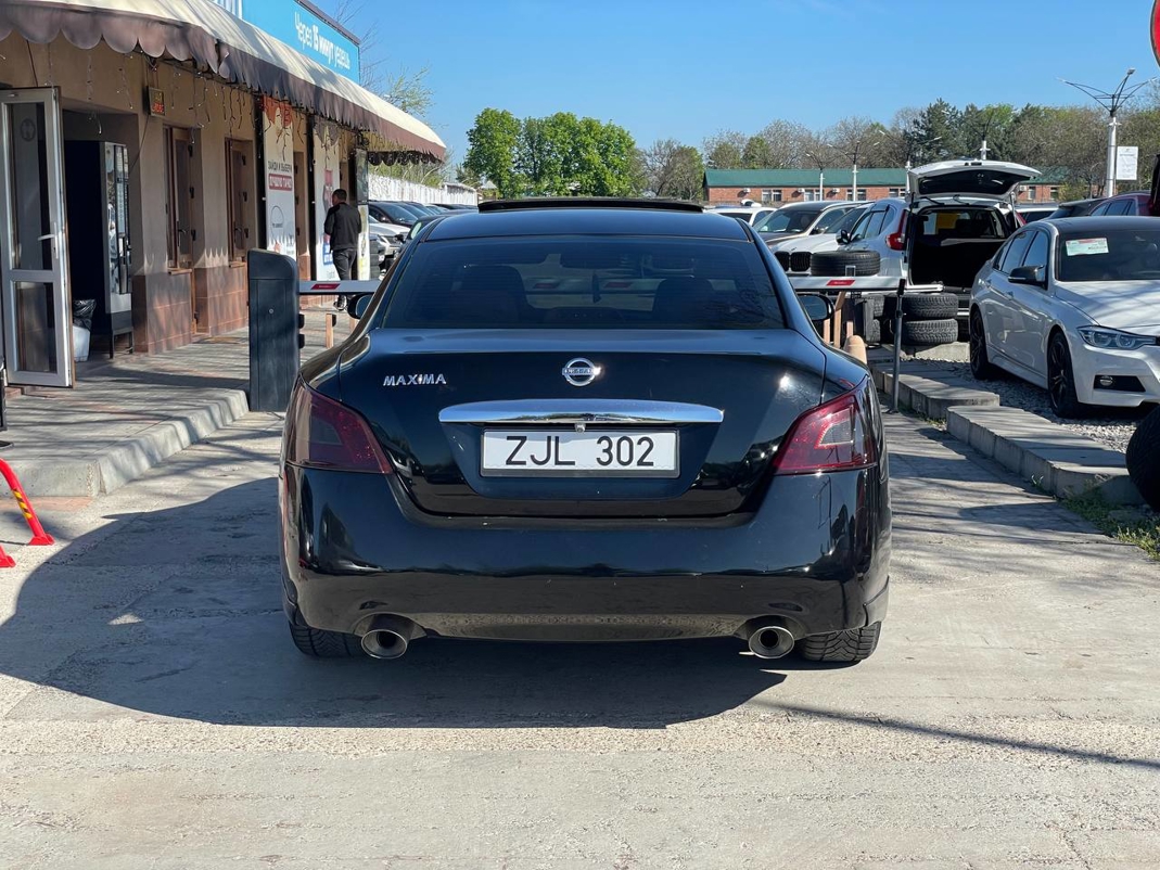Nissan Maxima