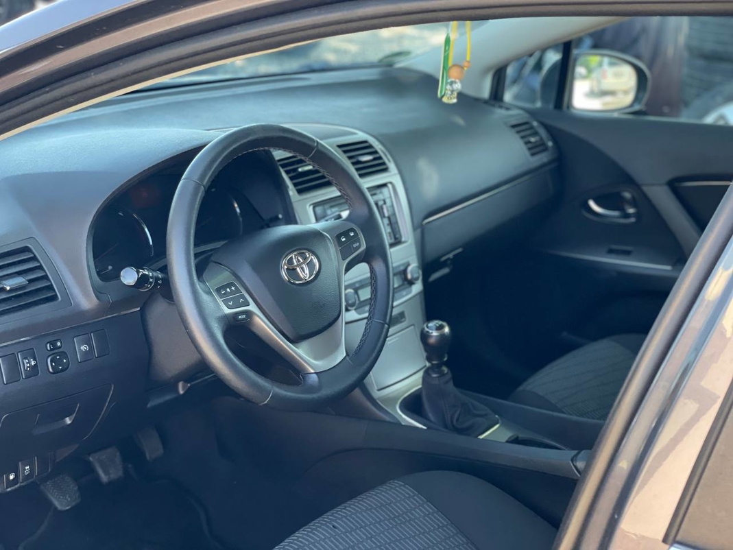 Toyota Avensis T27