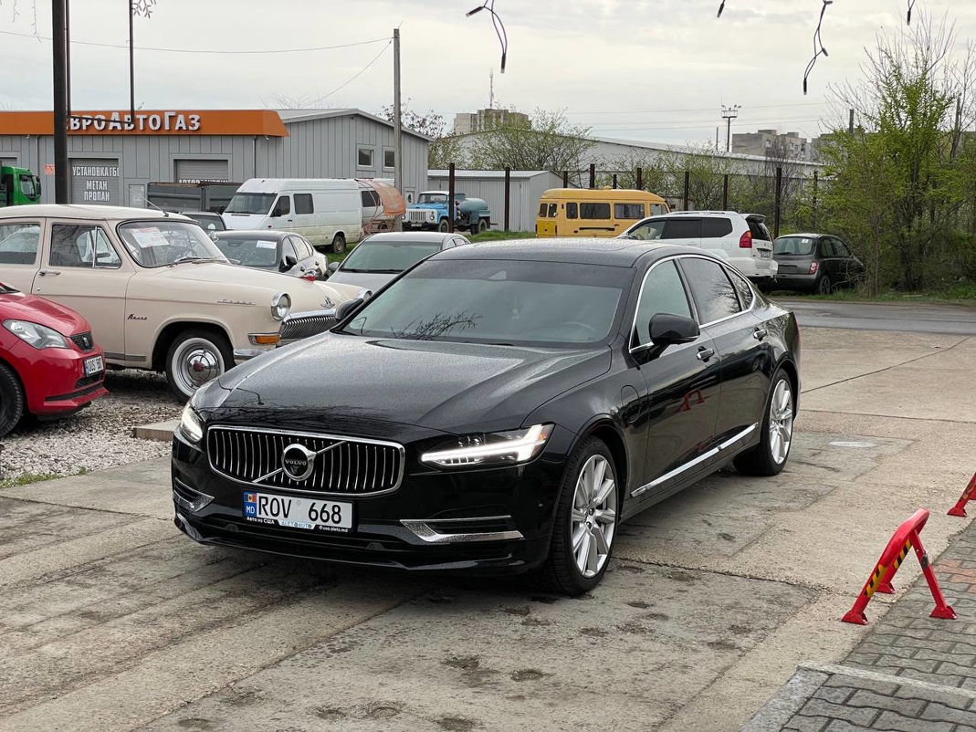 Volvo S90 T8 Plug-In-Hybrid