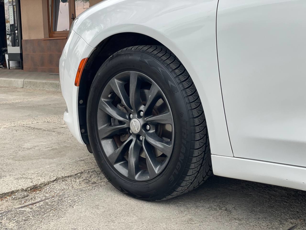Chrysler 200C
