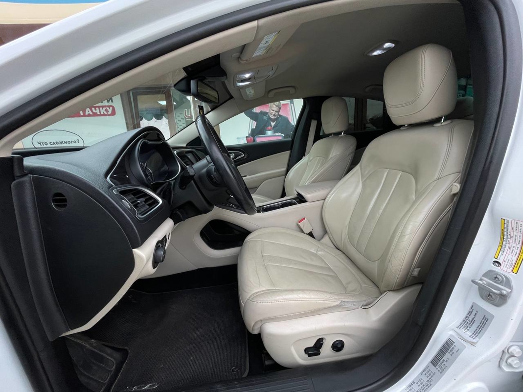 Chrysler 200C