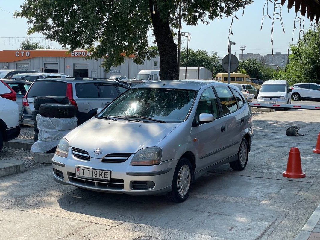Nissan Almera Tino