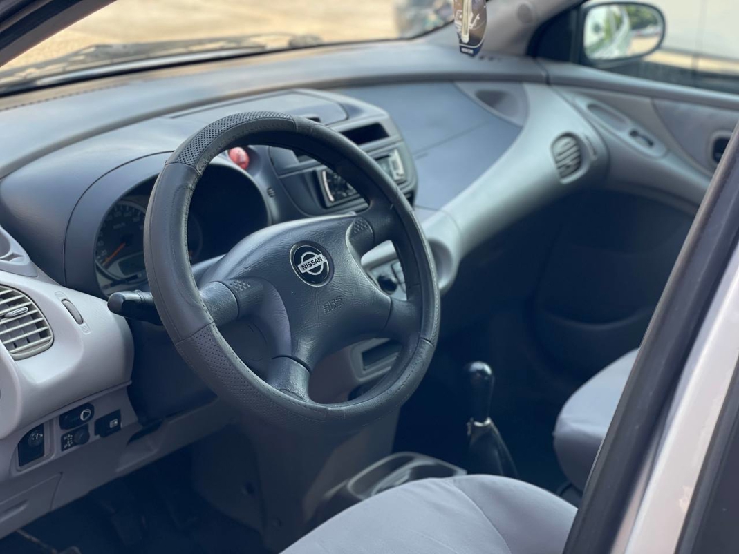 Nissan Almera Tino