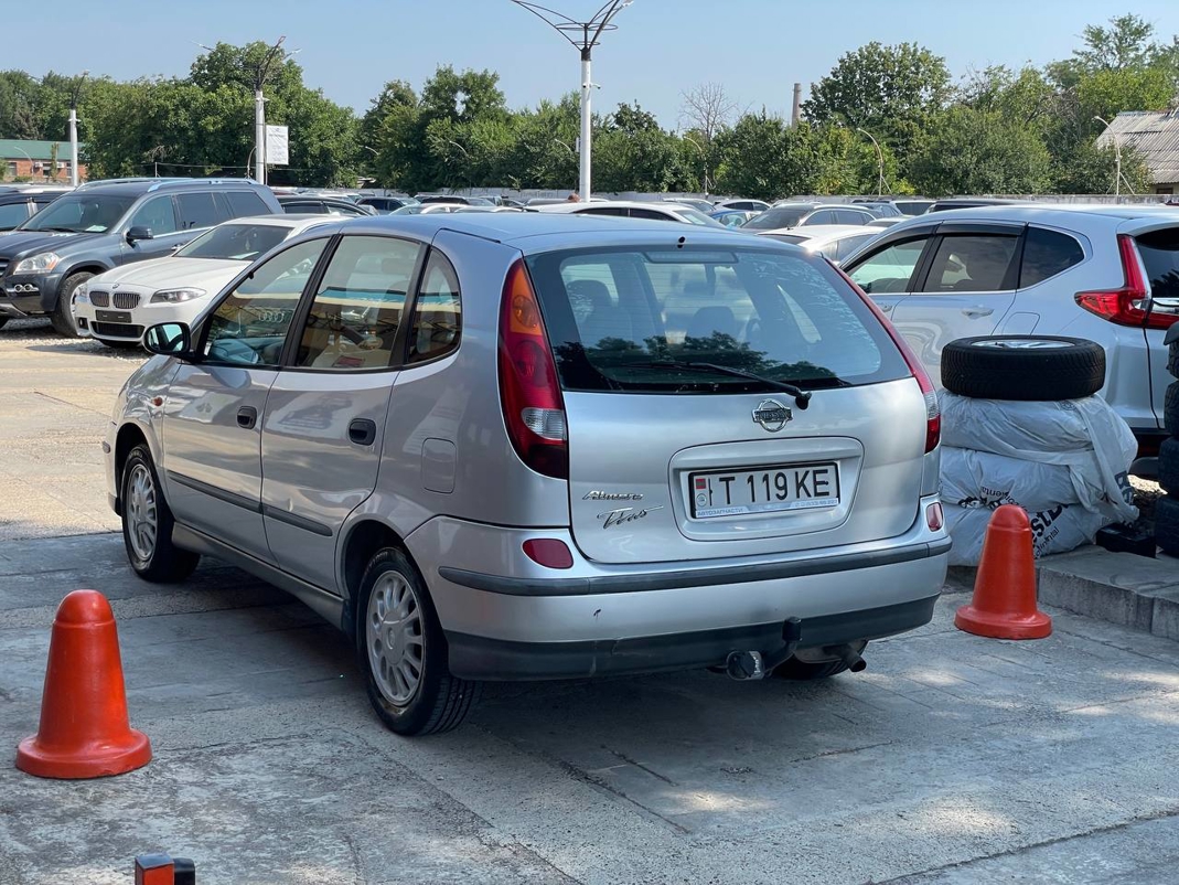 Nissan Almera Tino