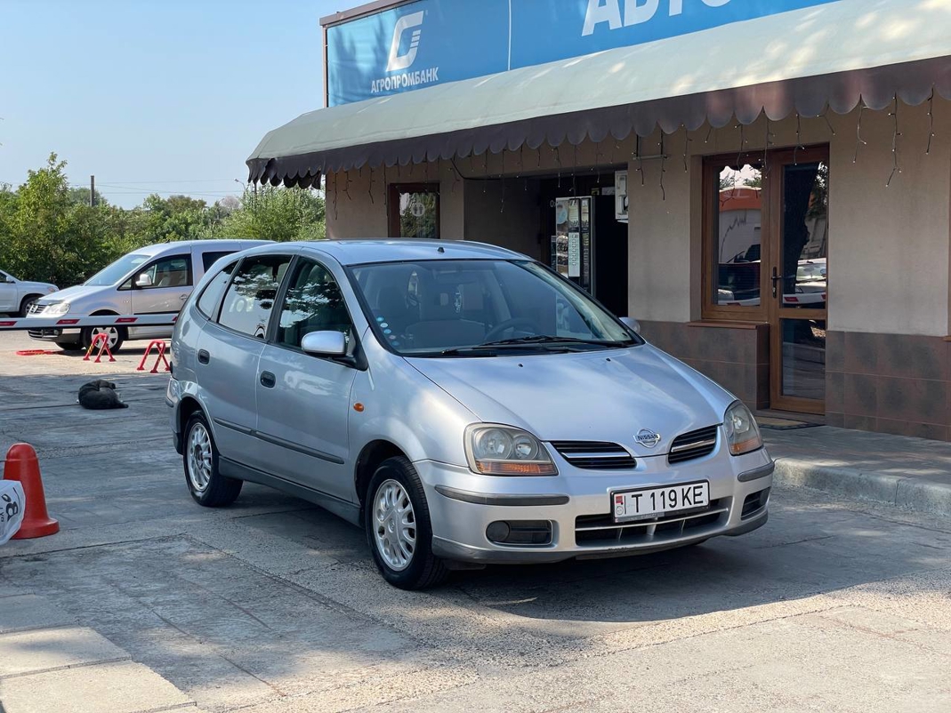 Nissan Almera Tino