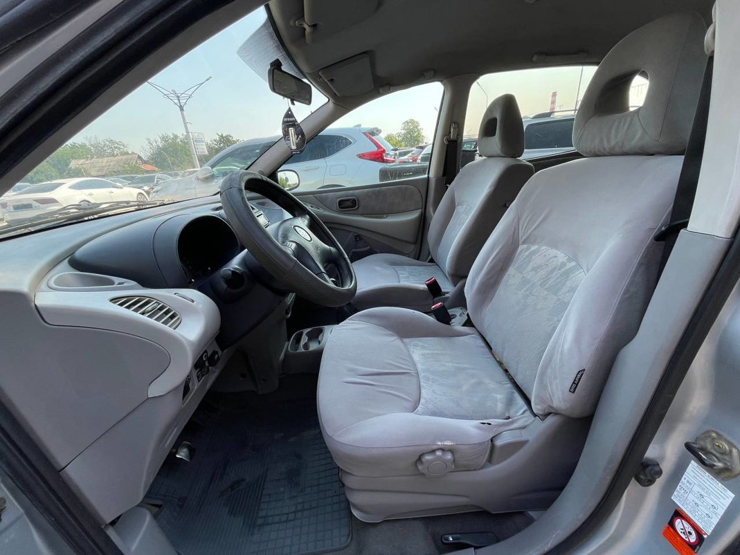 Nissan Almera Tino