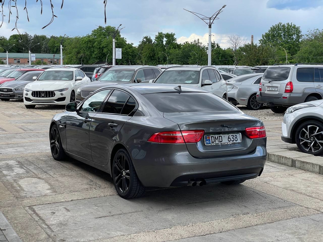 Jaguar XE