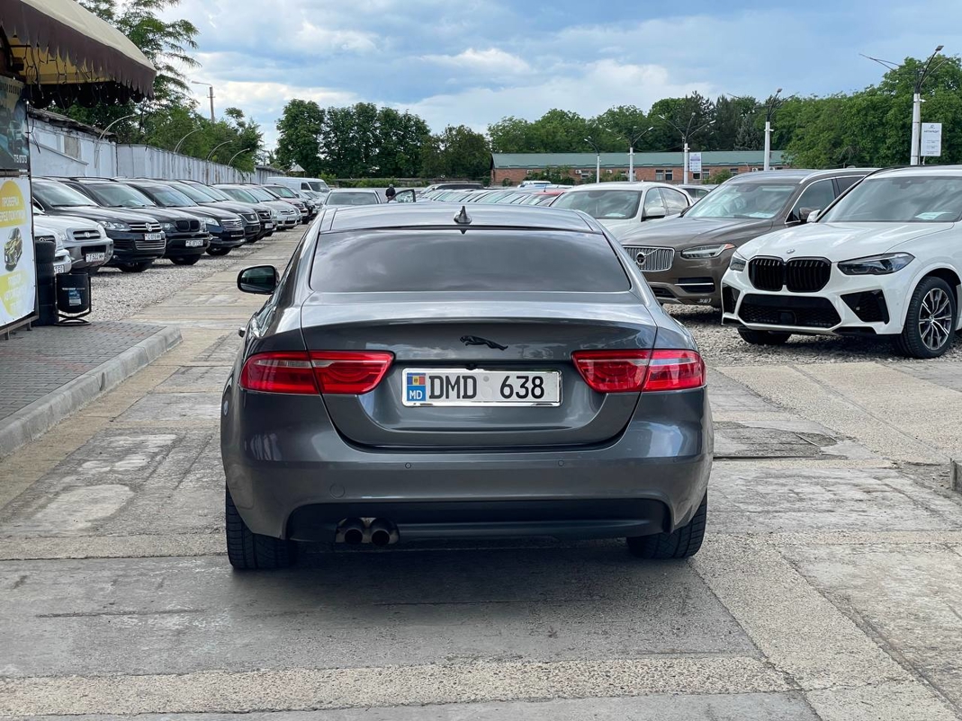 Jaguar XE