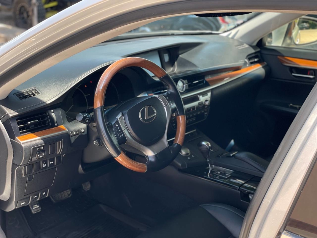 Lexus ES300h