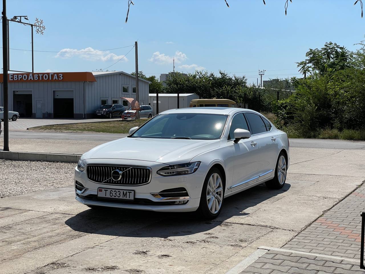 Volvo S90